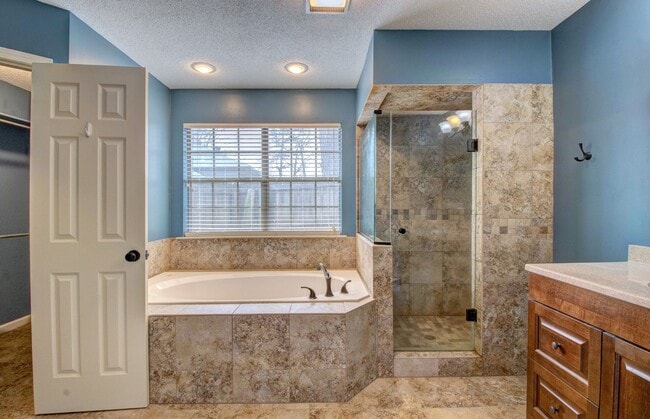 Building Photo - Highly Desirable 3-Bedroom Home with Modern Comforts.