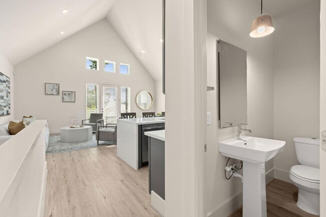 Building Photo - 1042 Homer St