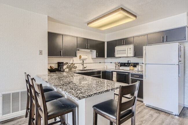 Building Photo - 520 Superior St