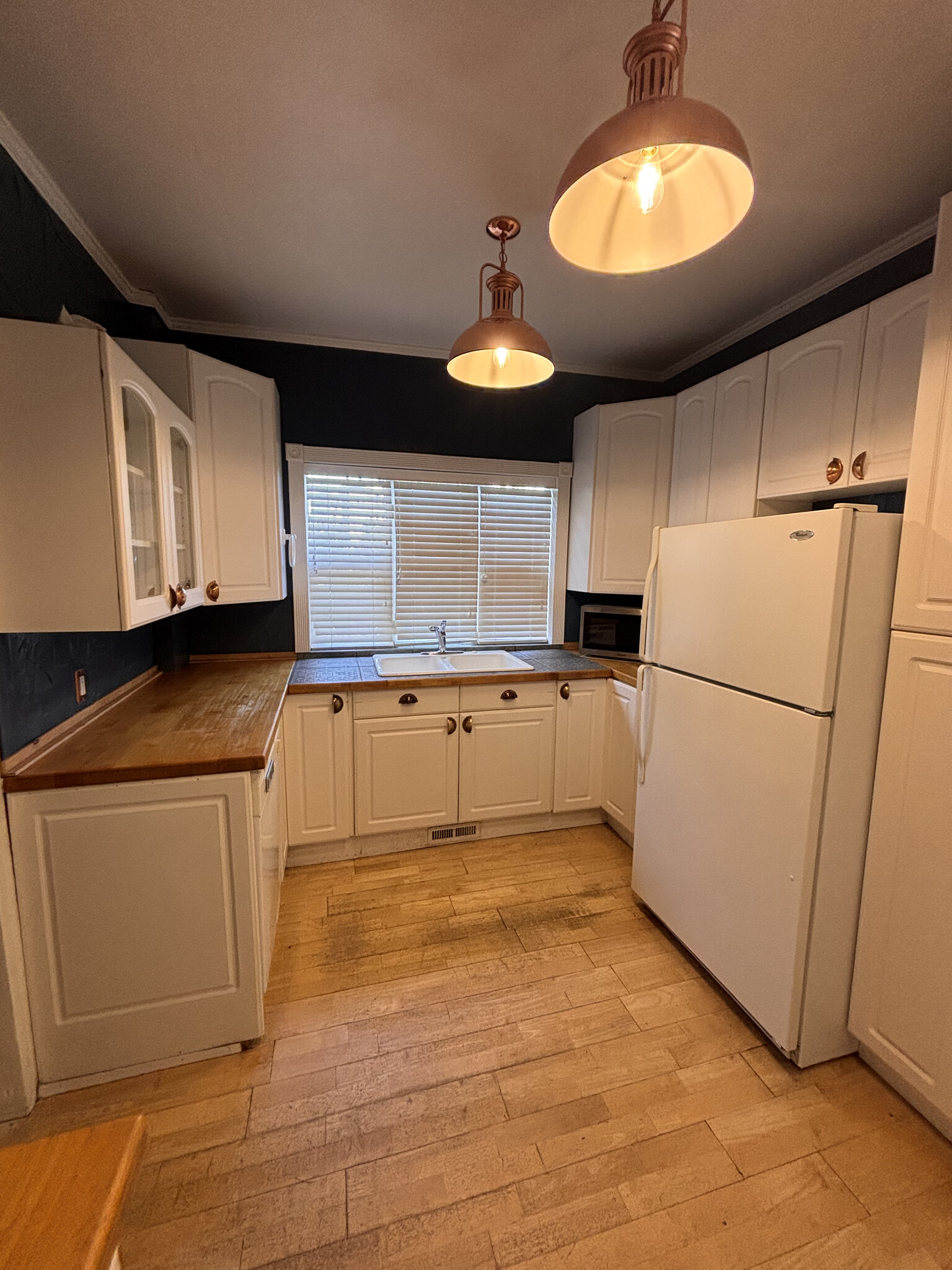 Kitchen - 2428 N Dakota St
