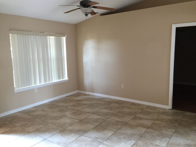 Building Photo - Four Bedroom Home Located in Deltona