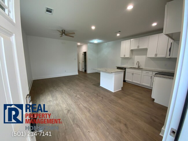 Building Photo - 2265 Rosemary Dr