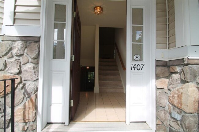 Building Photo - 1407 Larson Dr