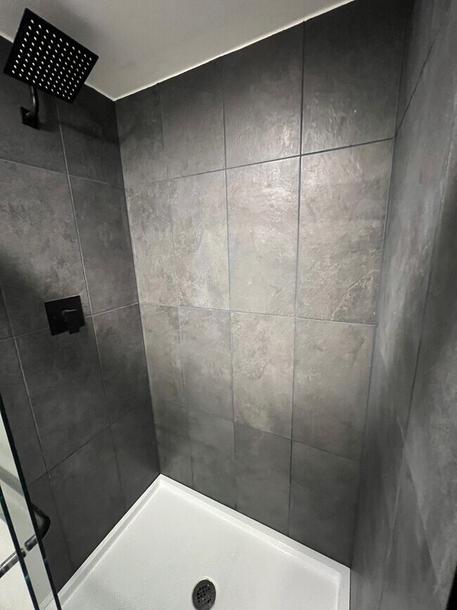 Building Photo - Beautiful 2 Bed/2 Bathroom Home located in...