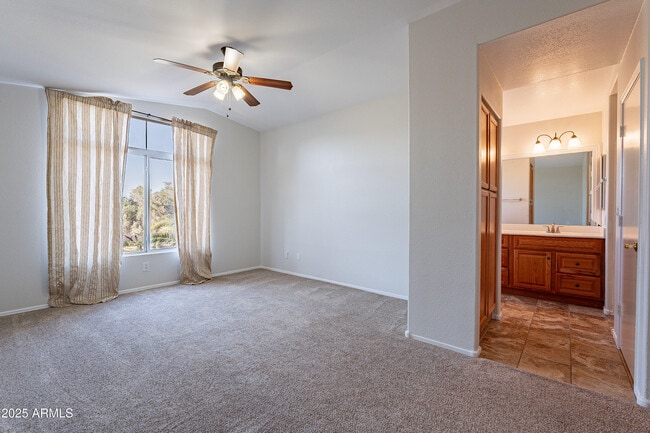 Building Photo - 2421 W Indigo Dr