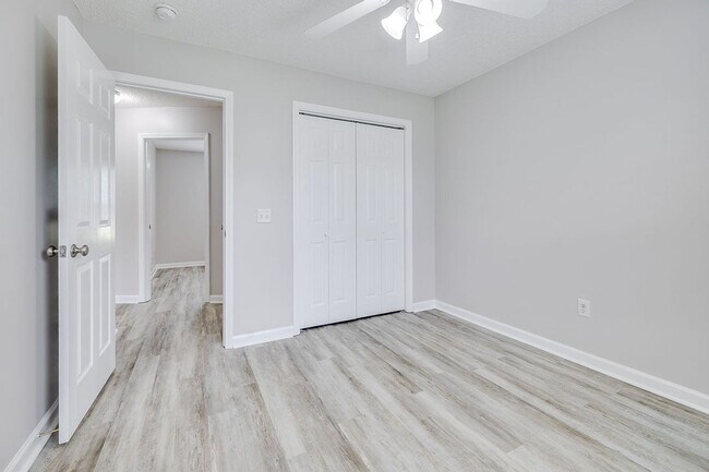 Building Photo - 114 Mustang Dr