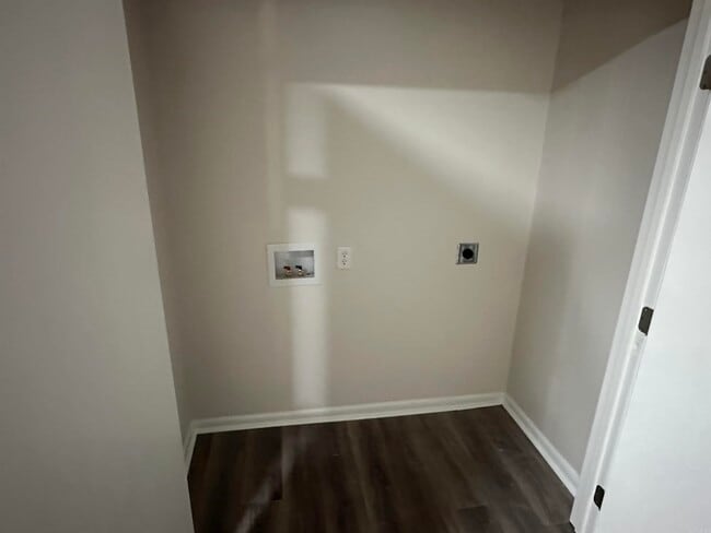 Building Photo - 13 Wanda Ln
