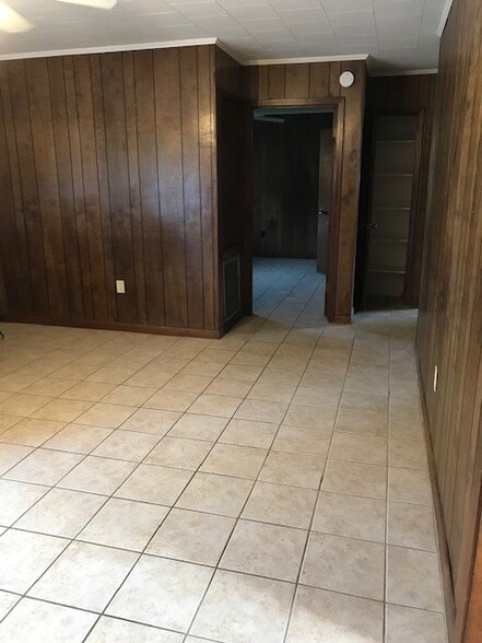 Building Photo - 413 Mary St