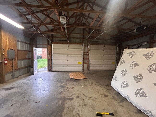 Building Photo - 4-Bedroom, 2-Bathroom Home In Lancaster!