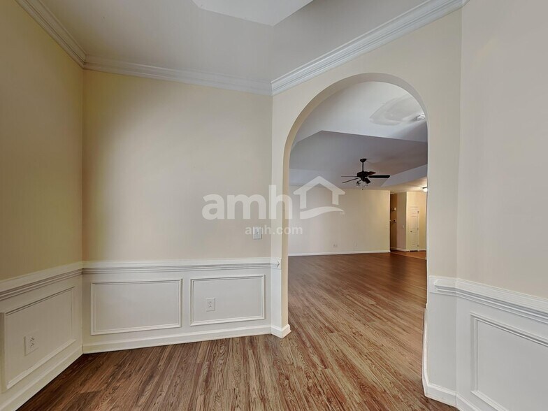 Building Photo - 2812 Bridgeport Dr