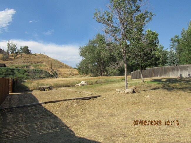 Building Photo - PRICE REDUCED! COMFORTABLE, SINGLE FAMILY HOME!