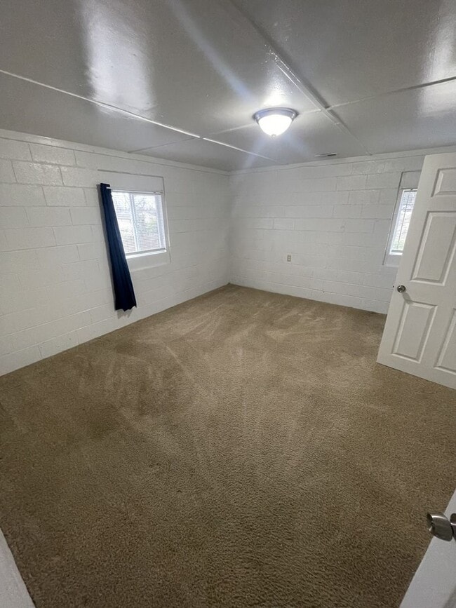 Building Photo - 1 Bd 1 Ba Duplex