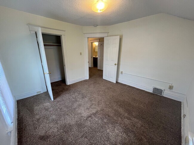 Building Photo - 3 Bedroom House in Duluth - Free August Rent!!