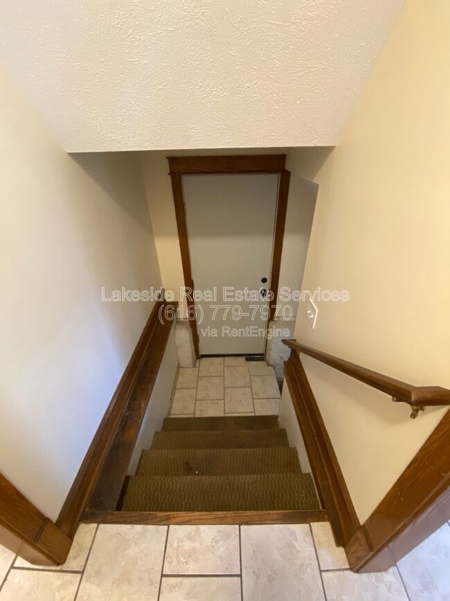 Building Photo - 750 Watkins St SE