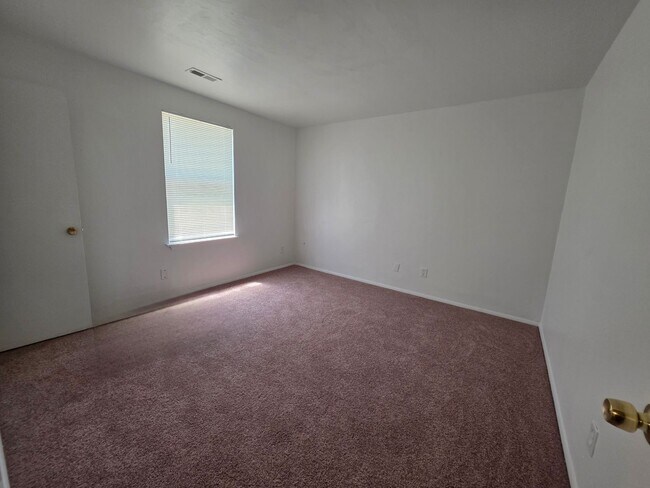 Building Photo - LYO3240#-MW