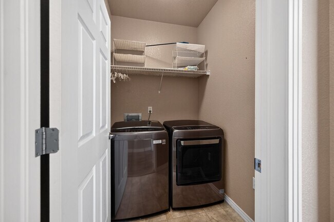 Building Photo - 9441 Ashbury Cir