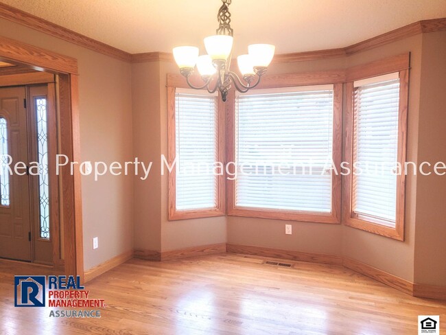 Building Photo - 15590 SW Tanager Dr