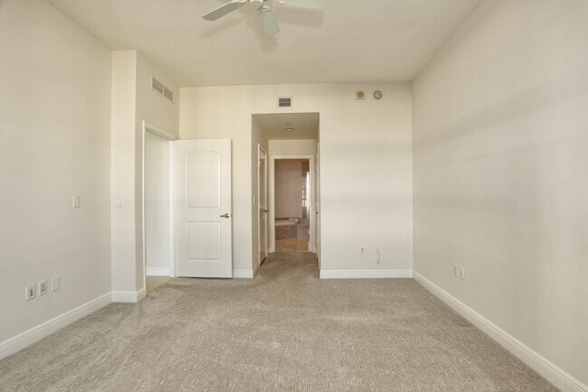 Building Photo - 701 S Olive Ave