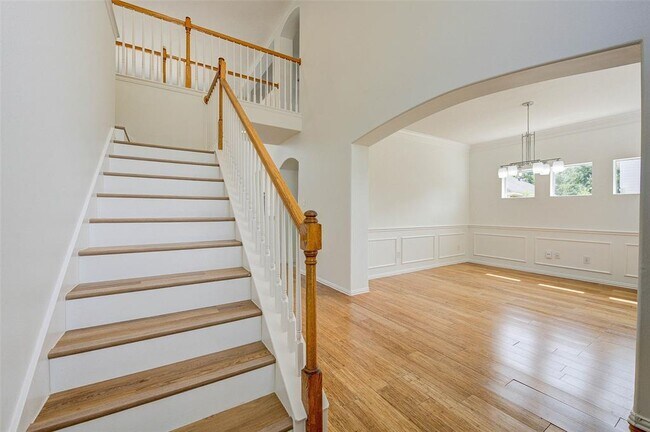 Building Photo - 14018 White Oak Gardens Dr