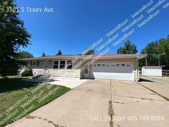 Building Photo - 3301 S Terry Ave