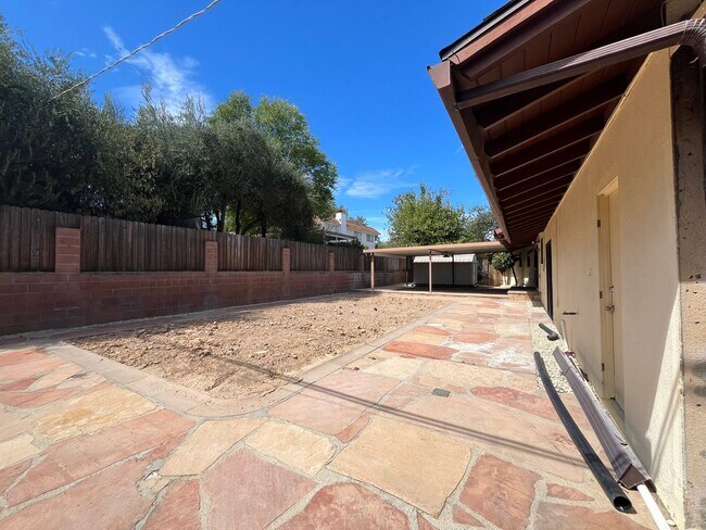 Building Photo - 420 Fairview Ln
