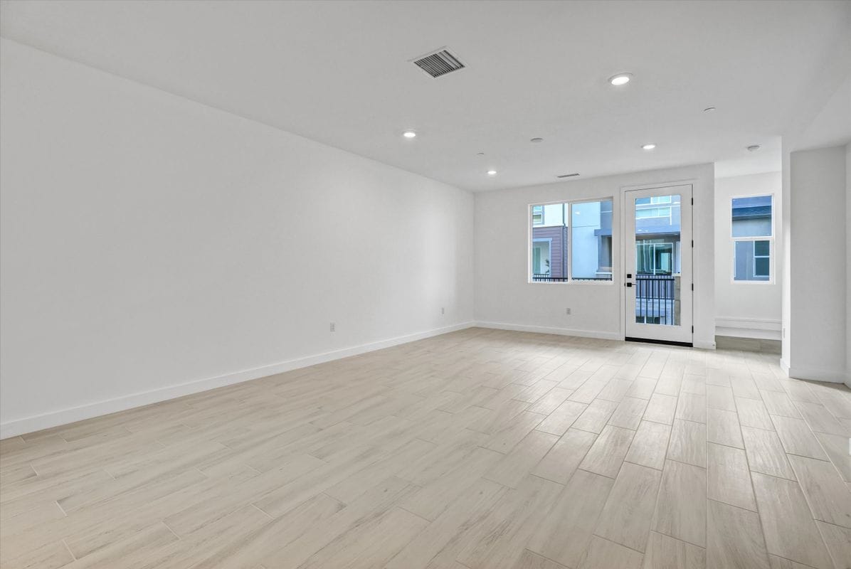 Building Photo - 10002 Central Ave