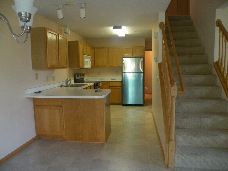 Building Photo - 485 Marshland Trl