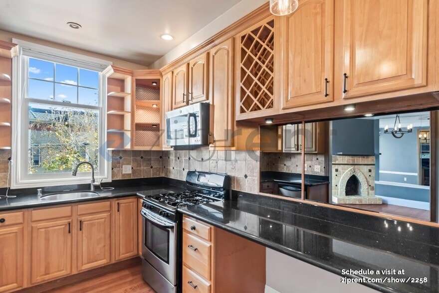 Building Photo - 1701 Grove St