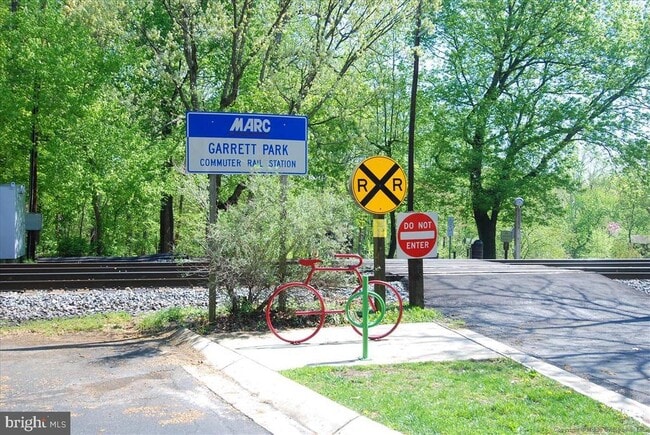 Building Photo - 930 Rose Ave