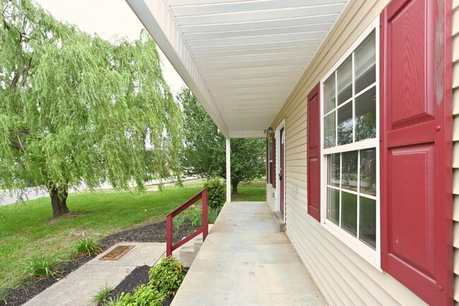 Building Photo - Springfield Gem! 3BR/2BA with Big Yard, St...