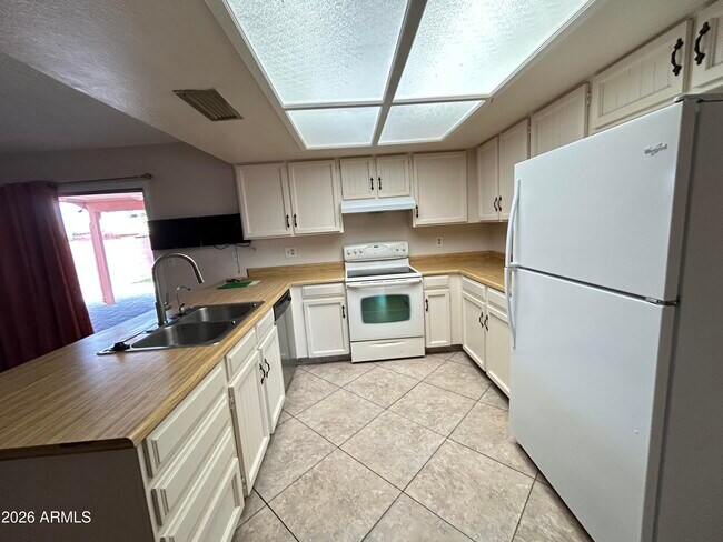 Building Photo - 4014 W Christy Dr