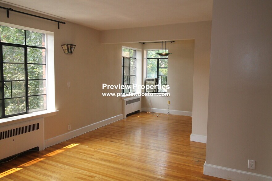 Building Photo - 97 Strathmore Rd