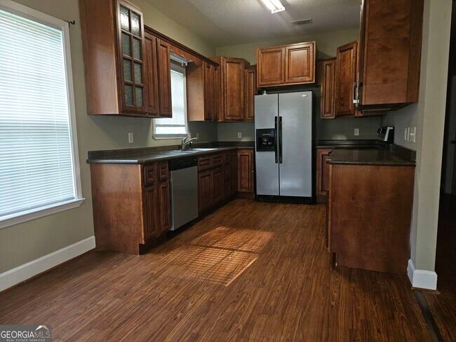 Building Photo - 104 Evergreen Dr