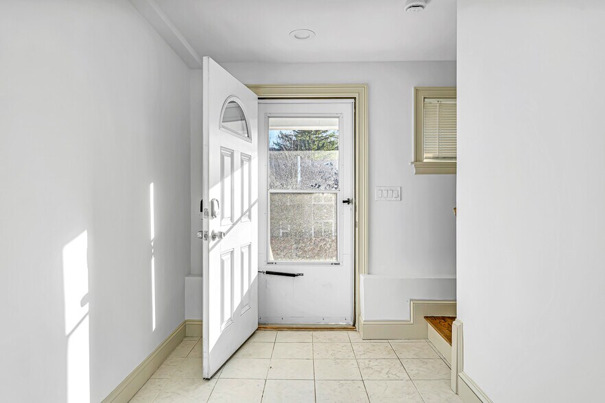 Building Photo - 2601 Washington St