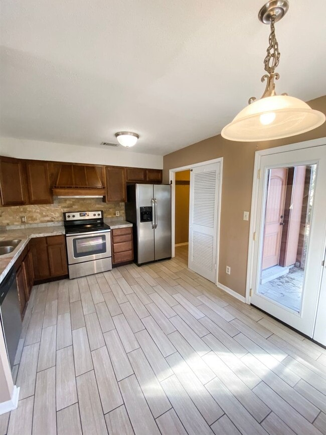 Building Photo - Townhome in Fort Walton Beach!