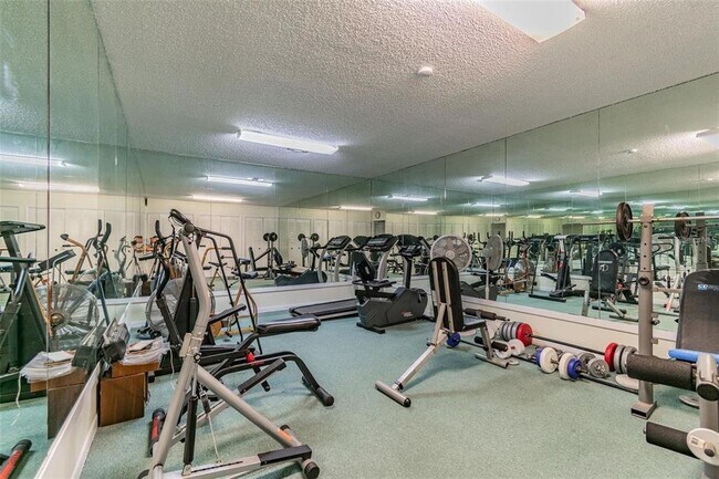 Building Photo - 621 Windrush Bay Dr