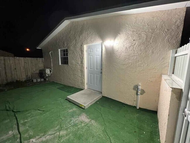 Building Photo - 6870 SW 5th Ct