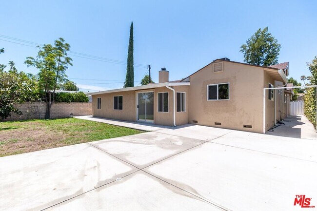 Building Photo - 9416 Ruffner Ave