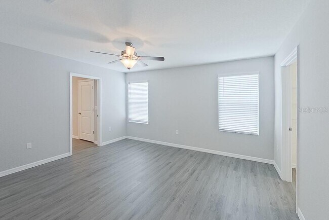 Building Photo - 8645 SW 44th Ct