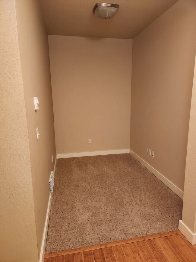 Building Photo - Washington Ave #306