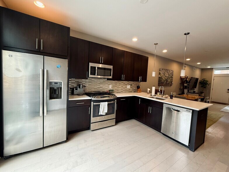 Kitchen - 916 N 5th St