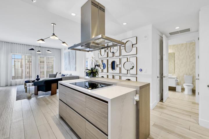 Building Photo - 155 E Boca Raton Rd