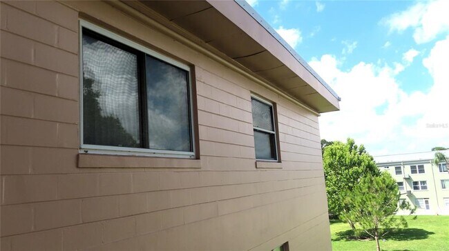 Building Photo - 2457 Ecuadorian Way