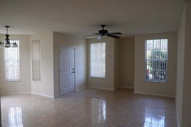 Building Photo - 607 Belmont Pl