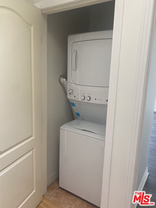 Building Photo - 1862 S Bentley Ave