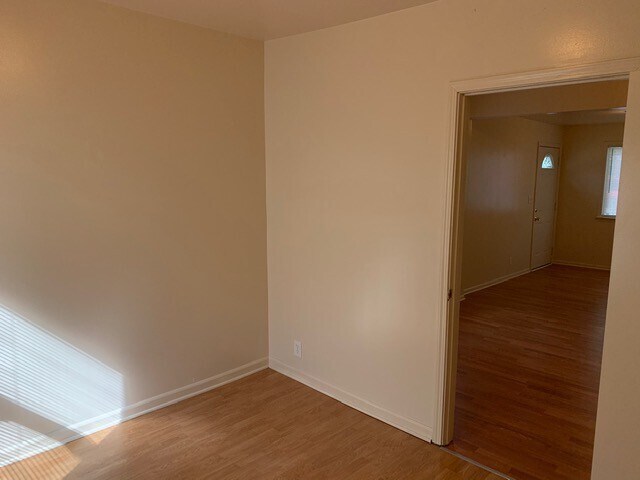 Building Photo - $910.00 - 2 Beds | 1 Bath House in Burton with a basement & deck
