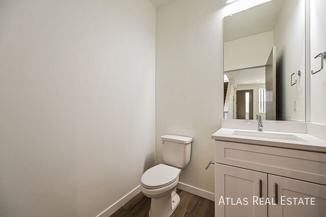 Building Photo - 2640 S Delaware-2