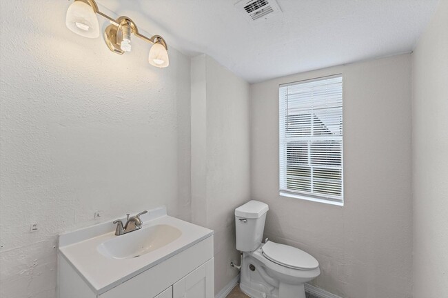 Building Photo - 12208 Ormandy St