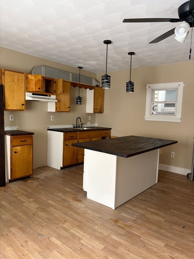 Building Photo - RALL202