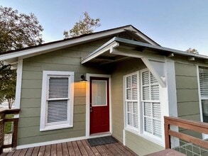 Building Photo - 1075 W Coll St